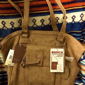 ✨✨BNWT✨✨ adorable tan over the shoulder bag. Tons of space inside